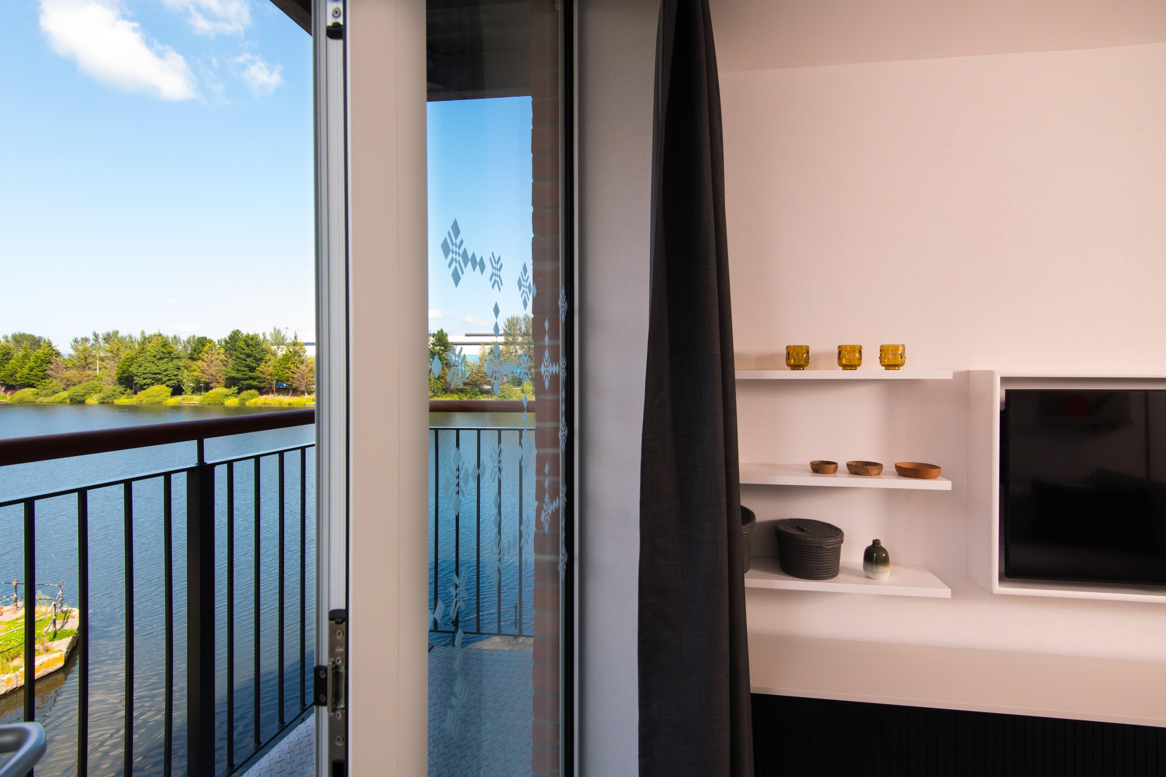 Staybridge Suites Cardiff Exterior photo