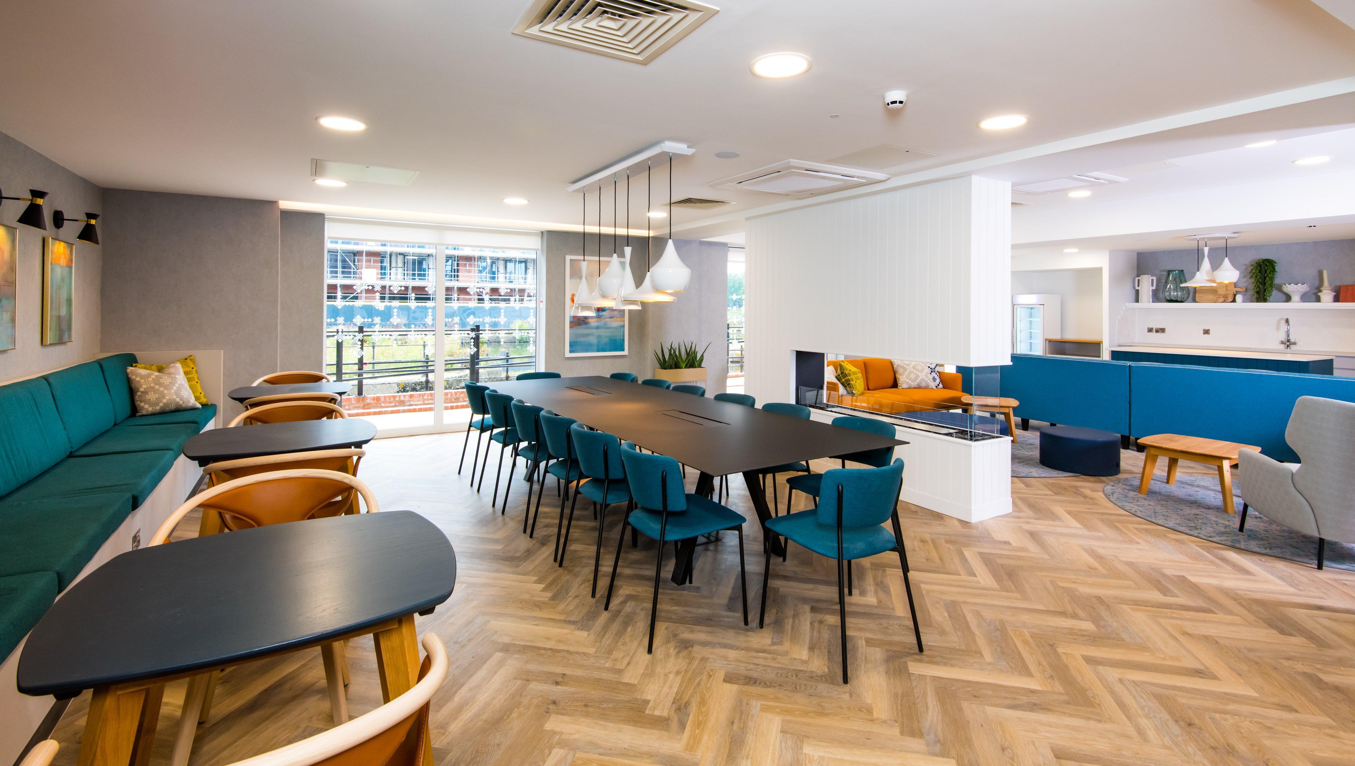 Staybridge Suites Cardiff Exterior photo